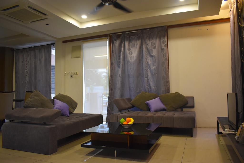 67 First Island Villa Bukit Jambul Exterior foto
